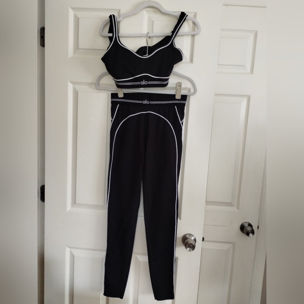 ALO Airbrush High Waist Black Leggings With Sports Bra Medium - Picture 2 of 10